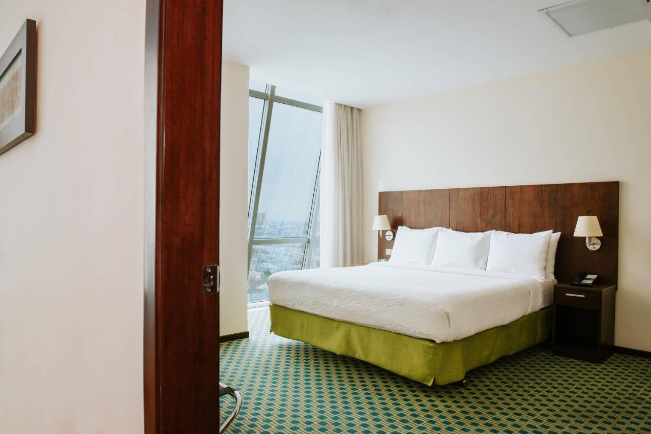 Отель Courtyard By Marriott Гуаякиль Экстерьер фото